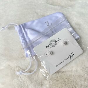 PARK LANE NWT Pair of Faux Pearl Stud Earrings